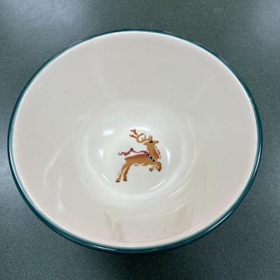 Sale Photo Thumbnail #1095: Hartstone Pottery Up On The Roof Top Bowl by Noble Excellence  Made in the USA.
9.25" wide   4.5" Tall