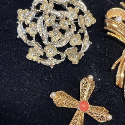 4 gold tone brooches