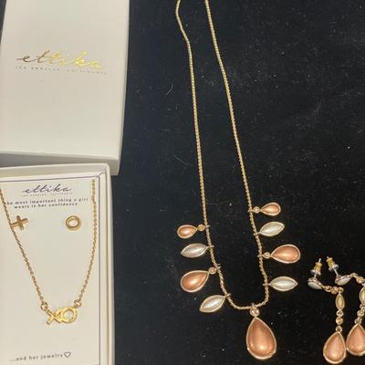 2 complete necklace and earrings sets
