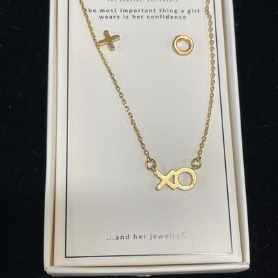 2 complete necklace and earrings sets