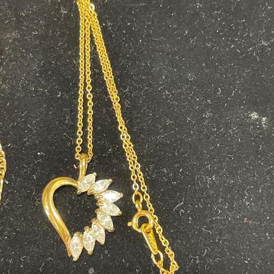 Sparkling in gold tone