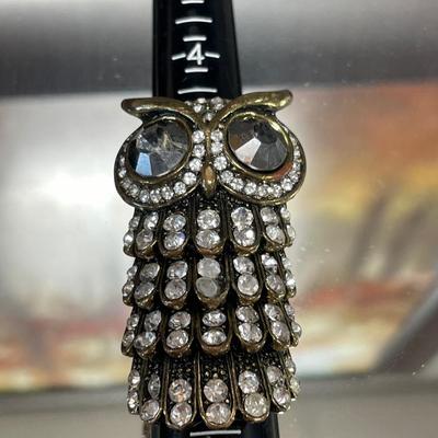 2 brooches and an owl scarf holder