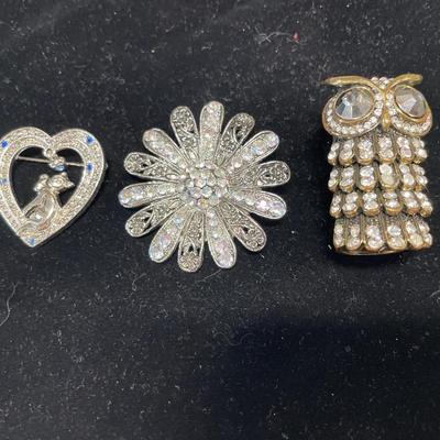 2 brooches and an owl scarf holder