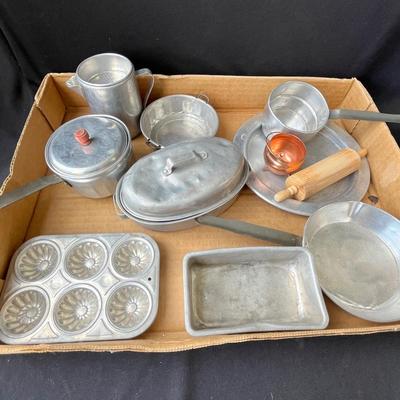 Lot 128 Antique tin child's cookware