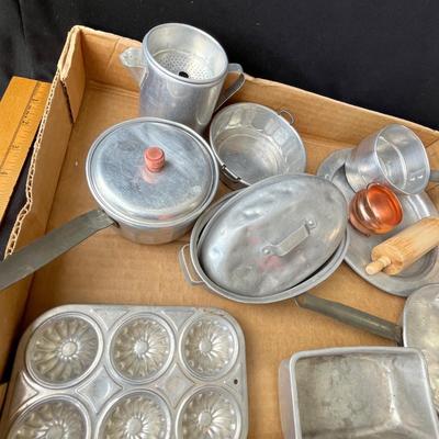 Lot 128 Antique tin child's cookware