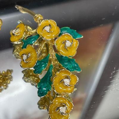 Small tree decor and vintage brooch