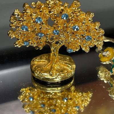 Small tree decor and vintage brooch