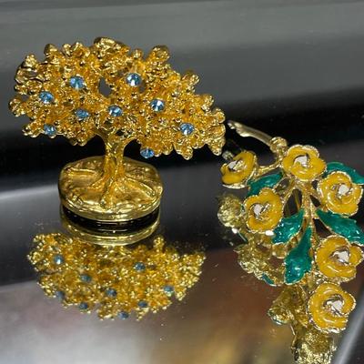 Small tree decor and vintage brooch