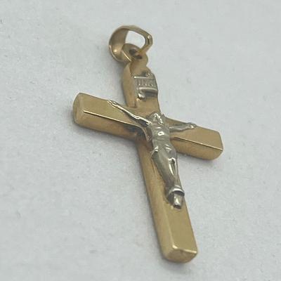LOT 1: 14K Yello Gold Crucifix/Cross Pendant - 1.1 Grams