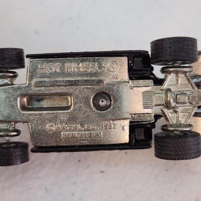 Lot of Die Cast Cars, Hot Wheels , Matchbox Lesney England, Ford Gt , Maisto Dodge Ram Quad Cab, Ford Model T 1915,