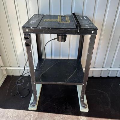 ROUTER AND TABLE