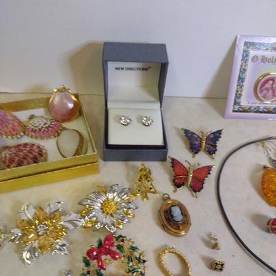 Collection of Fashion Jewelry- Necklaces, Bracelets, Earrings, etc. (#81)