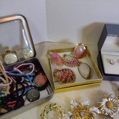 Collection of Fashion Jewelry- Necklaces, Bracelets, Earrings, etc. (#81)