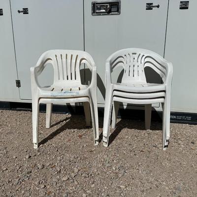5 PLASTIC STACKING CHAIRS