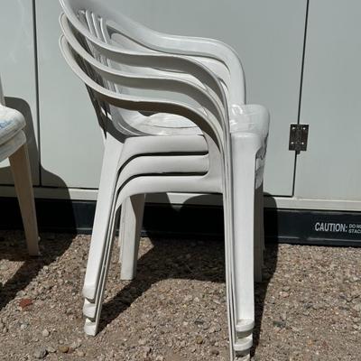 5 PLASTIC STACKING CHAIRS