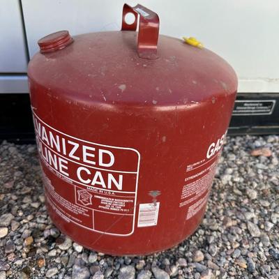 MARINE AND GALVANIZED GAS CANS