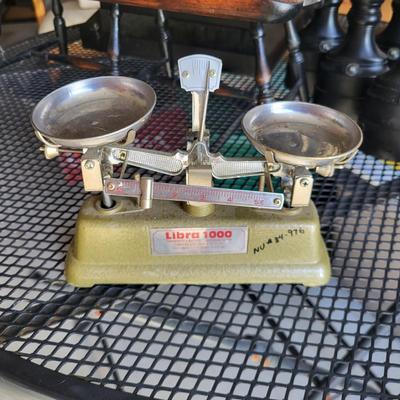 LOT 172G: Libra 1000 Balance Scale and Various Home Decor Items Featuring Small Wooden Bench and Electric Candles