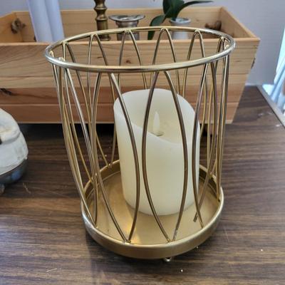 LOT 173G: Various Desktop Items Including Lamps, Clock and More