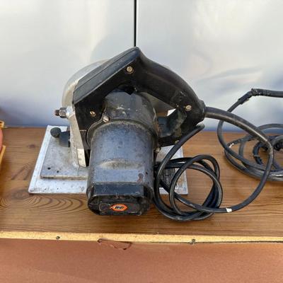 TROUBLE LIGHT, CIRCULAR SAW AND 3 INCH BELT SANDER