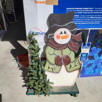 LOT 175G: Multiple Christmas Holiday Decorations and Lights