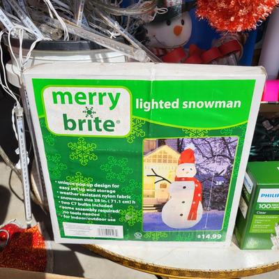 LOT 175G: Multiple Christmas Holiday Decorations and Lights