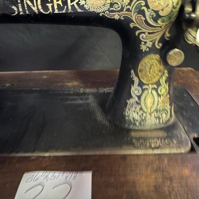 Vintage Singer Sewing Machine in Cabinet