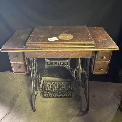 Vintage Singer Sewing Machine in Cabinet