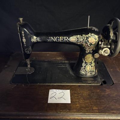 Vintage Singer Sewing Machine in Cabinet