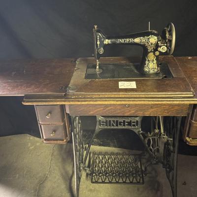 Vintage Singer Sewing Machine in Cabinet