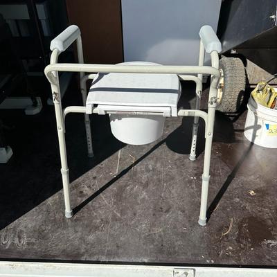 BEDSIDE POTTY