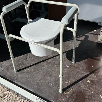 BEDSIDE POTTY