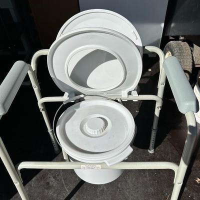 BEDSIDE POTTY