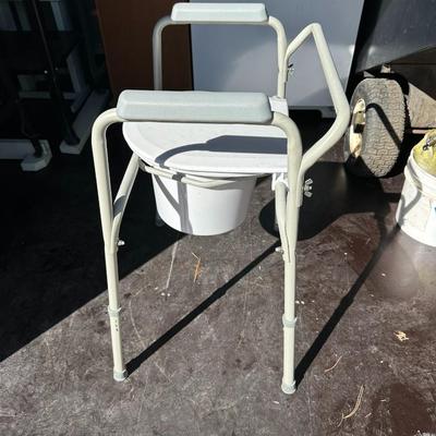 BEDSIDE POTTY