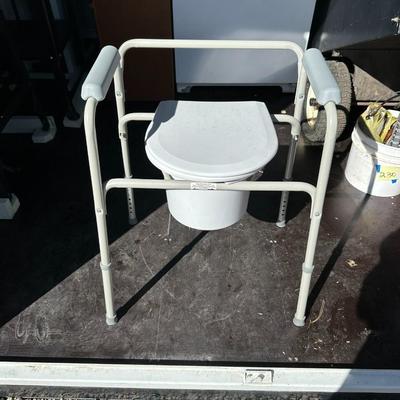 BEDSIDE POTTY