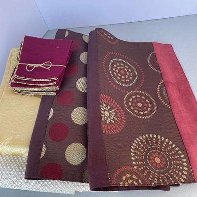 Table Linens Lot