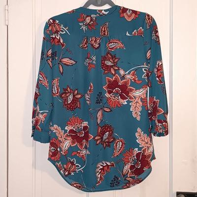 LOT 225: Kenneth Cole Reaction Army Green Jacket, Van Heusen Blouse & Knox Rose Open Front Sweater