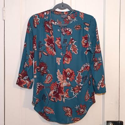 LOT 225: Kenneth Cole Reaction Army Green Jacket, Van Heusen Blouse & Knox Rose Open Front Sweater