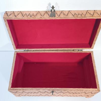 LOT 232: Vintage Signed Match Stick Folk / Tramp Art Jewelry Box