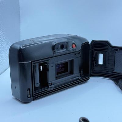LOT 161G: Camera Collection : Polaroid OneStep Closeup, Yashika MicroElite Zoom 70 35mm & Canon Zoom S 35mm