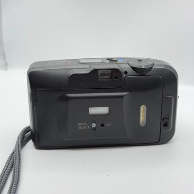 LOT 161G: Camera Collection : Polaroid OneStep Closeup, Yashika MicroElite Zoom 70 35mm & Canon Zoom S 35mm