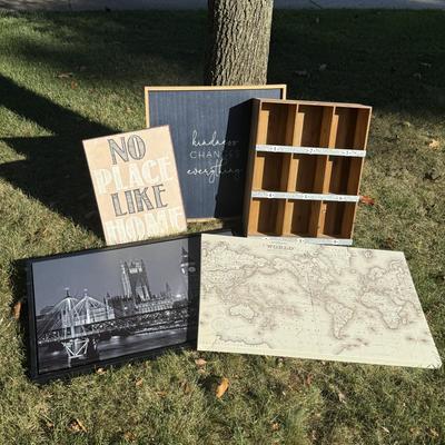 LOT 162G: Large Wall Decor Collection
