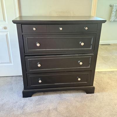 LOT 163U: Four Drawer Dresser