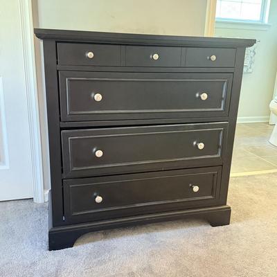 LOT 163U: Four Drawer Dresser
