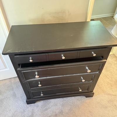 LOT 163U: Four Drawer Dresser