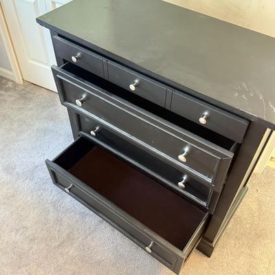 LOT 163U: Four Drawer Dresser