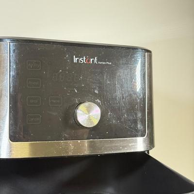 LOT 151B: Instant Vortex Plus 6 Air Fryer