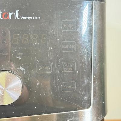 LOT 151B: Instant Vortex Plus 6 Air Fryer