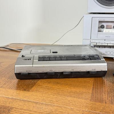 LOT 158B: Emerson AM/FM Stereo Reciever/Stereo Cassette Recorder Model MM 800 w/ Speakers Model System I