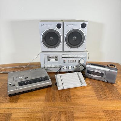 LOT 158B: Emerson AM/FM Stereo Reciever/Stereo Cassette Recorder Model MM 800 w/ Speakers Model System I