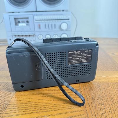 LOT 158B: Emerson AM/FM Stereo Reciever/Stereo Cassette Recorder Model MM 800 w/ Speakers Model System I